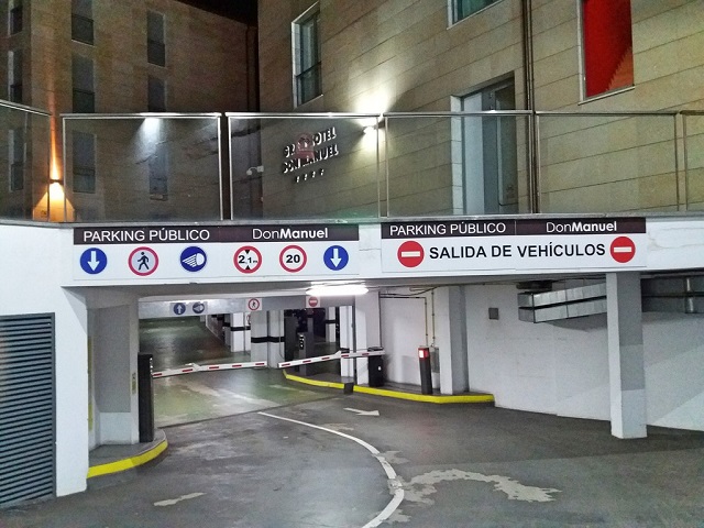 Dónde aparcar tu coche si vienes a Cáceres