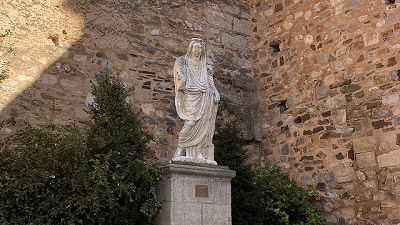 Un Paseo por las Esculturas de Cáceres