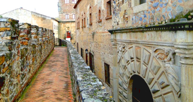 Muralla de Cáceres a Pie