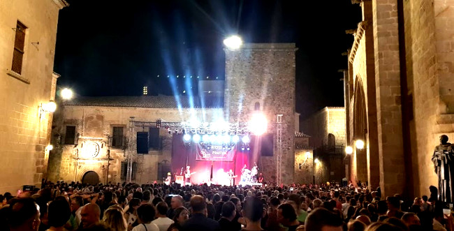 Concierto del Caceres Blues Festival en Plaza de Santa María