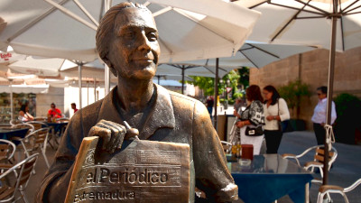 Estatua de Leoncia en la plaza de San Juan de Cáceres