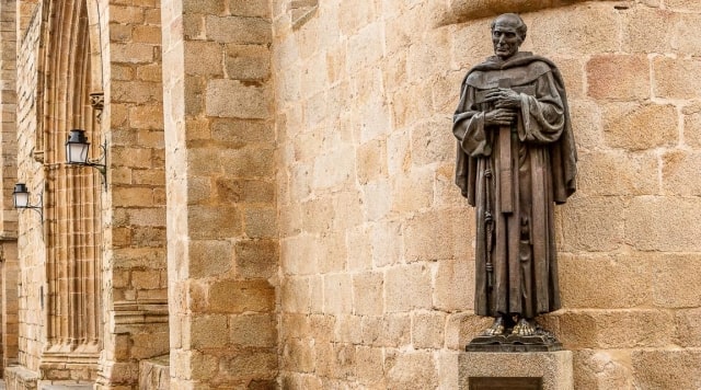 Estatua San Pedro de Alcántara de Cáceres