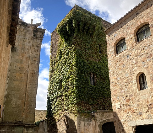 Descubre la Fabulosa Torre de Sande de Cáceres