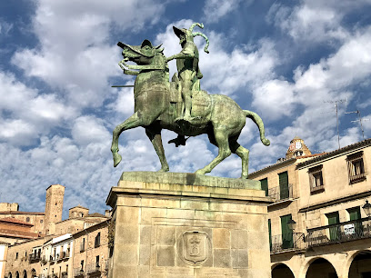 Vsita Trujillo desde Cáceres en un día