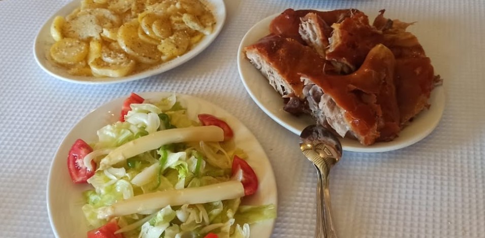 Comer cochinillo en Plaza Torrequemada Cáceres