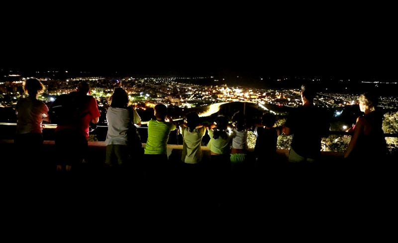 El cielo de Cáceres de Noche desde la Montaña.