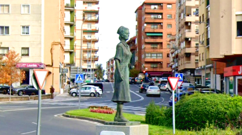 Estatua de La Enfermera de Cáceres