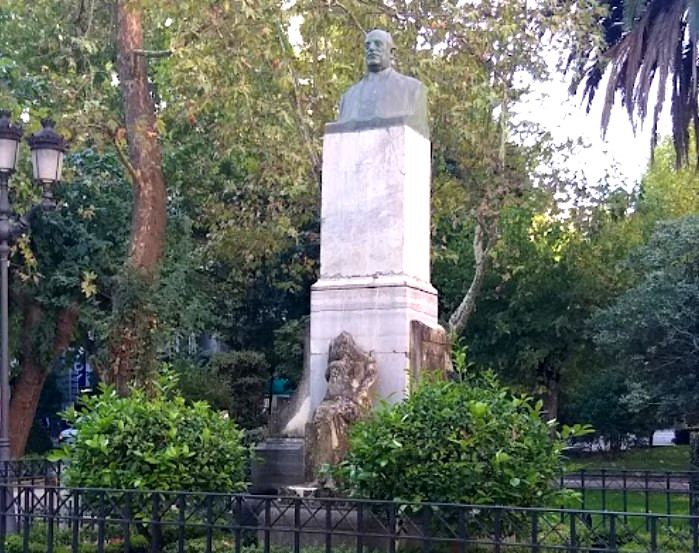 Estatua a Muñoz Chaves Cáceres