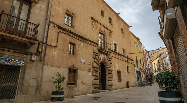 Descubre el Palacio de la Isla de Cáceres