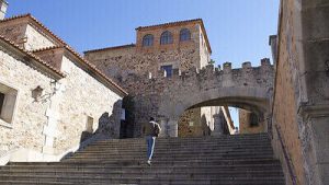 puertas de la muralla de Cáceres