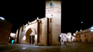 Visitar el casco antiguo de Cáceres de noche