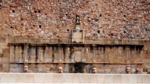 Fuente del Foro de los Balbos frente