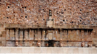 Fuente del Foro de los Balbos frente