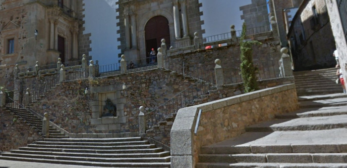 Visitar Cáceres con Carrito - Escaleras
