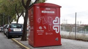 Contenedor para donar ropa - Cómo donar ropa en Cáceres