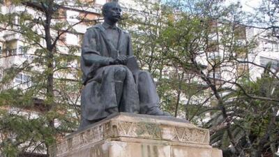 Estatua Gabriel y Galán del Paseo de Cánovas de Cáceres - ¿Cuáles son los escultores más ilustres de Cáceres?