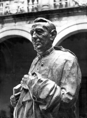 Busto a Juan de Tena Fernández, obra de Fernando Mayoral