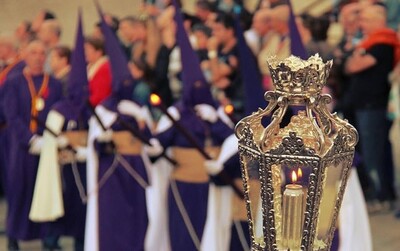 Capuchones de la Semana Santa de Cáceres - Recomendaciones a tener en cuenta mientras pasan las procesiones