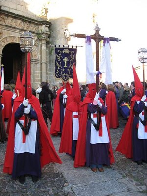 Cruz de la Toalla de la Cofradía de la Vera Cruz - Curiosidades de la Semana Santa de Cáceres que no existen en otro lugar de España