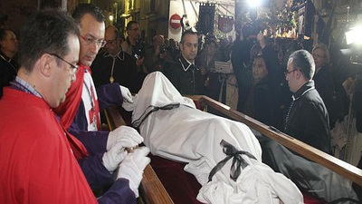 Cristo recién descendido - Acto del descendimiento de Cristo en Cáceres