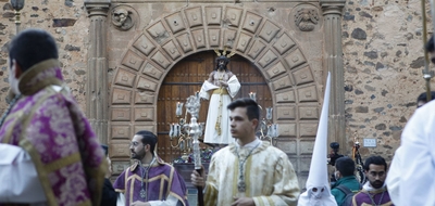 Nuestro Padre Jesús de la Lealtad Despojado de sus Vestiduras - ¿Hay costaleros en la Semana Santa de Cáceres?