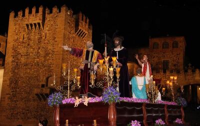 Nuestro Padre Jesús de la Salud en su Injusta Sentencia por la Plaza Mayor - Los mejores sitios para ver la Semana Santa de Cáceres