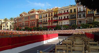 Palcos de la Plaza de San Francisco de Sevilla - La Semana Santa de Cáceres ¿tiene Carrera Oficial?