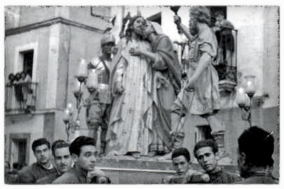 Beso de Judas con las imágenes secundarias antiguas - Pasos que no procesionan en la Semana Santa de Cáceres