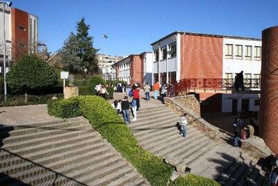 Instituto de Enseñanza Secundaria El Brocense - Descubre los mejores institutos de enseñanza secundaria de Cáceres