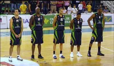 Primer quinteto del Cáceres Basket en LEB Oro - ¿Cuánto cuestan las entradas para el Cáceres Basket?