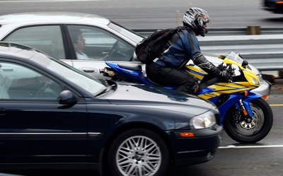 Moto y coche - ¿Qué medio de transporte es el más recomendable para ir a la facultad a diario en Cáceres?