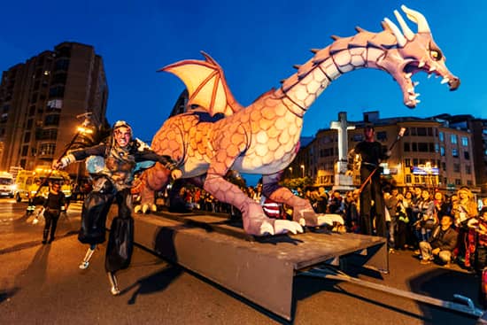 El dragón del desfile de San Jorge de Cáceres