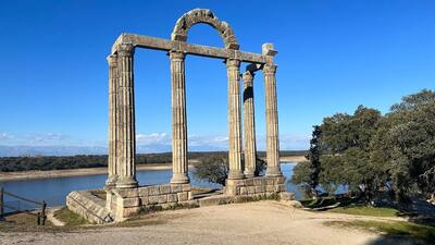 Imagen del templo Los Mármoles Cáceres