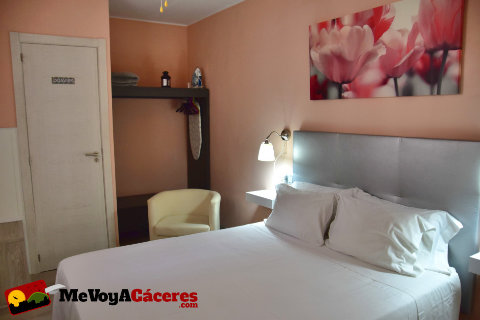Apartamento turístico La Casina de Cáceres - Dormitorio con cama doble