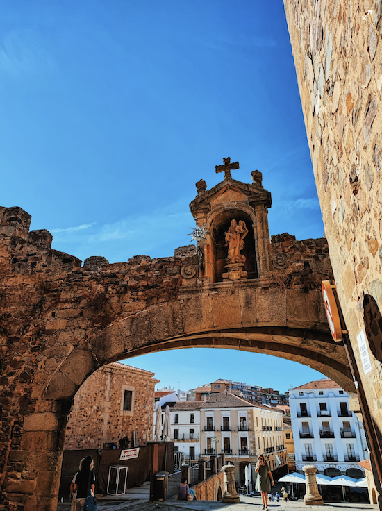 Como llegar a Cáceres, ciudad española de House of the Dragon