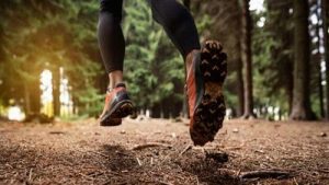 Imagen genérica de un corredor de trail running durante una carrera