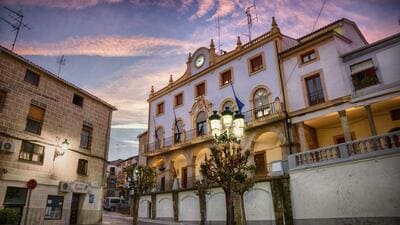 Fotografía del ayuntamiento de Jaraíz de la Vera (Cáceres), en la Plaza Mayor