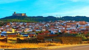 Fotografía panorámica de la localidad de Puebla de Alcocer en Badajoz