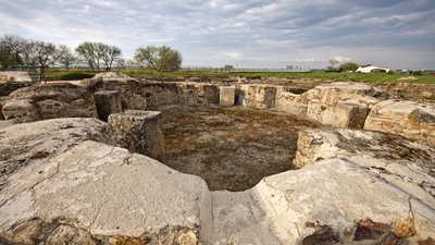 Fotografía de la sala octogonal de la Villa Romana de Torre Águila en Barbaño (Badajoz)