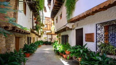 Fotografía de las calles de un pueblo de la Comarca de La Vera en Extremadura