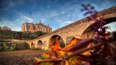 Vistas de la Catedral de Coria desde el río Alagón