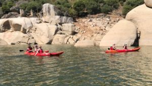 Cómo hacer un tour en kayak por los embalses de Cáceres