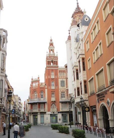 Imagen de la Giralda de Badajoz